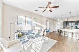 Top Floor SoCo 2BR King Suite | 8 mins to Downtown - Image 4