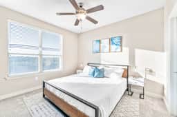 Top Floor SoCo 2BR King Suite | 8 mins to Downtown - Image 3
