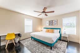 Charming 2BR king beds suite next to DT w/ pool - Image 2