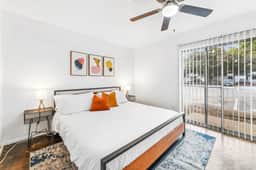 Prime SoCo chic 2BR king suite w/ pool, parking - Image 2