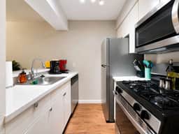 Central quaint 1BR close to UT, Moody Center, & DT - Image 4