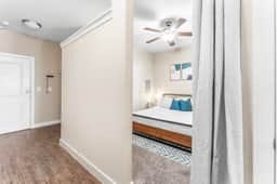 Cozy SoCo 1BR King Suite w/ GymPickleballLaundry - Image 5