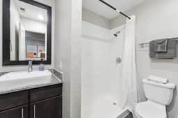 Quaint King Bed 1BR, 5 Min to DT w/ pool - Image 5