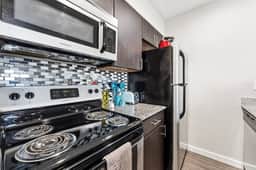 Charming King Bed 1BR, 5 Min to DT w/ pool - Image 4
