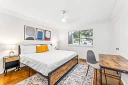 Prime SoCo cozy 1BR king suite w/ pool, parking - Image 2