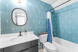 Prime SoCo cute studio w/ laundryWiFi, 7 Min to DT - Image 3