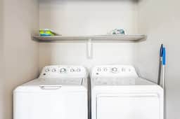 Elegant 2BR king suite, fast WiFi, 8 min to DT - Image 5