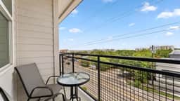 Modern 1BR luxe suite close to DT w/ fast WiFi - Image 5