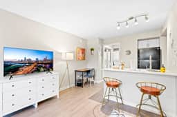 Economy studio stay near DT and Domain - Image 5