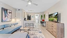 Cozy chic studio close to Downtown and Domain - Image 2