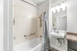 Boho SoCo 1BR Queen Suite w/ GymPickleballLaundry - Image 3
