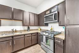 Boho SoCo 1BR Queen Suite w/ GymPickleballLaundry - Image 4