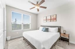 Airy SoCo 2BR King Suite w/ GymPickleballLaundry - Image 3