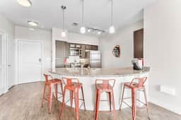 Airy SoCo 2BR King Suite w/ GymPickleballLaundry - Image 4
