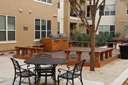 Airy SoCo 2BR King Suite w/ GymPickleballLaundry - Image 5