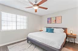 Chic Comfy King Bed 2BR Suite, 5 Min to DT w/ pool - Image 4