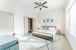 Huge 2BR suite close to Downtown w/ fast WiFi - Image 3