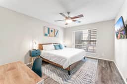 SoCo 2BR cozy suite, king bed, fast WiFi w/ pool - Image 4