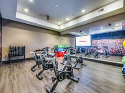 Comfy 1BR luxe suite close to Downtown w/ fast WiFi - Image 5