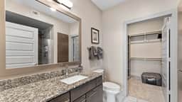 Comfy 1BR luxe suite close to Downtown w/ fast WiFi - Image 4