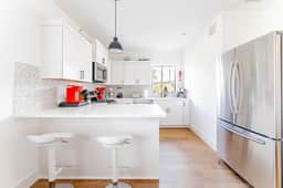 East Downtown 3BR Condo w Fast WiFi and Sleeps 8 - Image 2