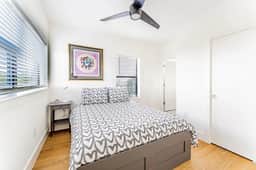 East Downtown 3BR Condo w Fast WiFi and Sleeps 8 - Image 4