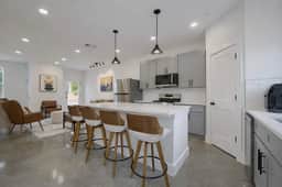 Bishop Arts 6BR townhouse, sleeps 12, close to DT - Image 4
