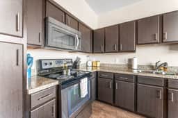 Chic SoCo 1BR King Suite w/ GymPickleballLaundry - Image 4
