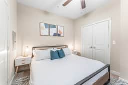 Chic SoCo 1BR King Suite w/ GymPickleballLaundry - Image 2