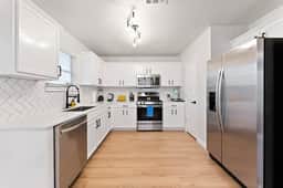 Remote Work Friendly | King Beds | Fast WiFi | 3BR - Image 3