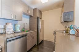 King bed 1BR close to Downtown w fast wifi w/ pool - Image 5