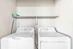 Serene 2BR king suite, fast WiFi, 8 min to Downtown - Image 5