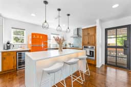 Close to Domain,DT,Shopping | Chic & Serene | 3BR - Image 3