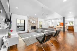 Close to Domain,DT,Shopping | Chic & Serene | 3BR - Image 4