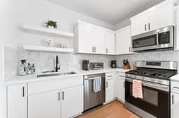 East Downtown 3BR Condo | Free Parking | Sleeps 7 - Image 4