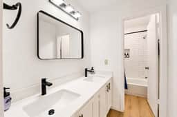 Central Chic 2BR close to UT, Moody Center, & DT - Image 4