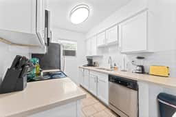 Central Hyde Park 2BR/2BA close to UT,Moody Center - Image 4