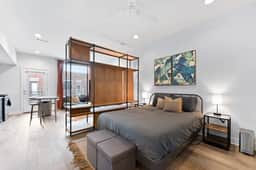 Prime East Downtown Studio w/ pool, gym, laundry - Image 2