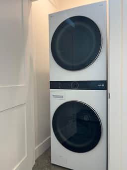 Bishop Arts 6BD/6BA Townhouse, Parking, Sleeps 12 - Image 5