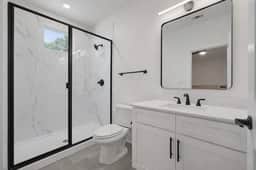Bishop Arts 6BD/6BA Townhouse, Parking, Sleeps 12 - Image 4