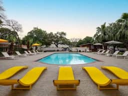 SoCo 2BR corner suite, king bed, fast WiFi w/ pool - Image 2