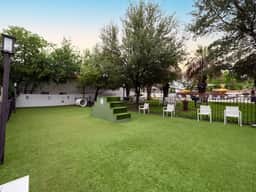 SoCo 2BR corner suite, king bed, fast WiFi w/ pool - Image 5