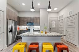Upscale 1BR luxe suite close to Downtown w/ fast WiFi - Image 3