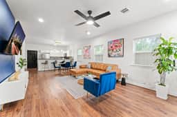 NRG MedCenter 4BD/4.5BA w FencedYard & WasherDryer - Image 2