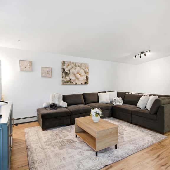 Close to UMED & Midtown | Spacious & Cozy | 4BR - Image 1