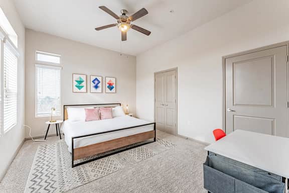 Warm 2BR suite close to Downtown w/ fast WiFi - Image 3