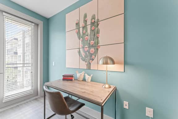Airy 1BR luxe suite close to Downtown w/ fast WiFi - Image 4