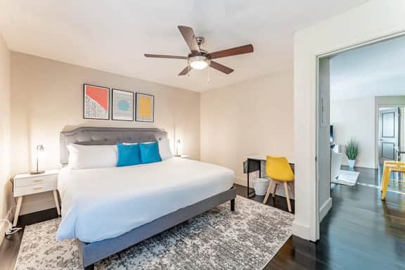 Charming 2BR king beds suite next to DT w/ pool - Image 3