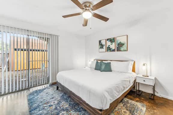 Prime SoCo chic 2BR king suite w/ pool, parking - Image 3