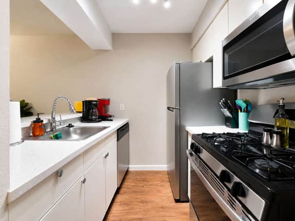 Central quaint 1BR close to UT, Moody Center, & DT - Image 4